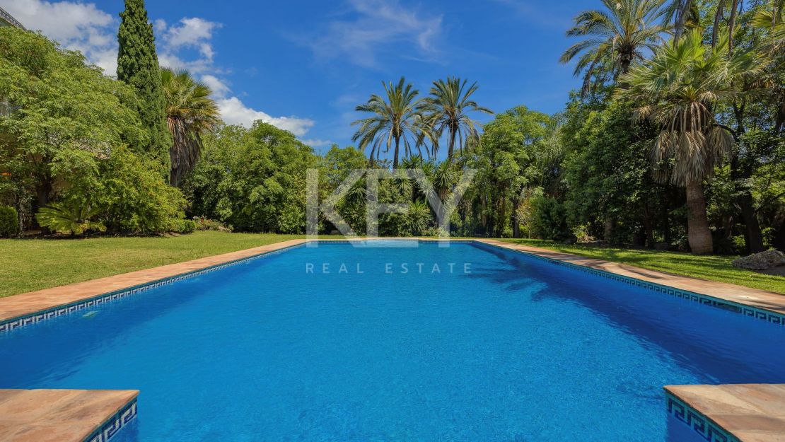 Вневременная неоклассическая вилла в Рочио-де-Нагуэлес, Золотая Миля Марбельи