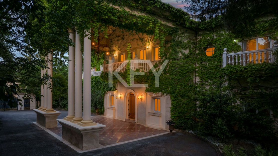 Вневременная неоклассическая вилла в Рочио-де-Нагуэлес, Золотая Миля Марбельи