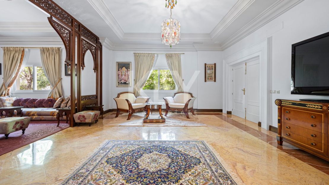 Вневременная неоклассическая вилла в Рочио-де-Нагуэлес, Золотая Миля Марбельи