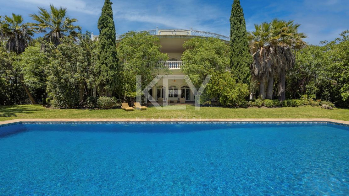 Вневременная неоклассическая вилла в Рочио-де-Нагуэлес, Золотая Миля Марбельи