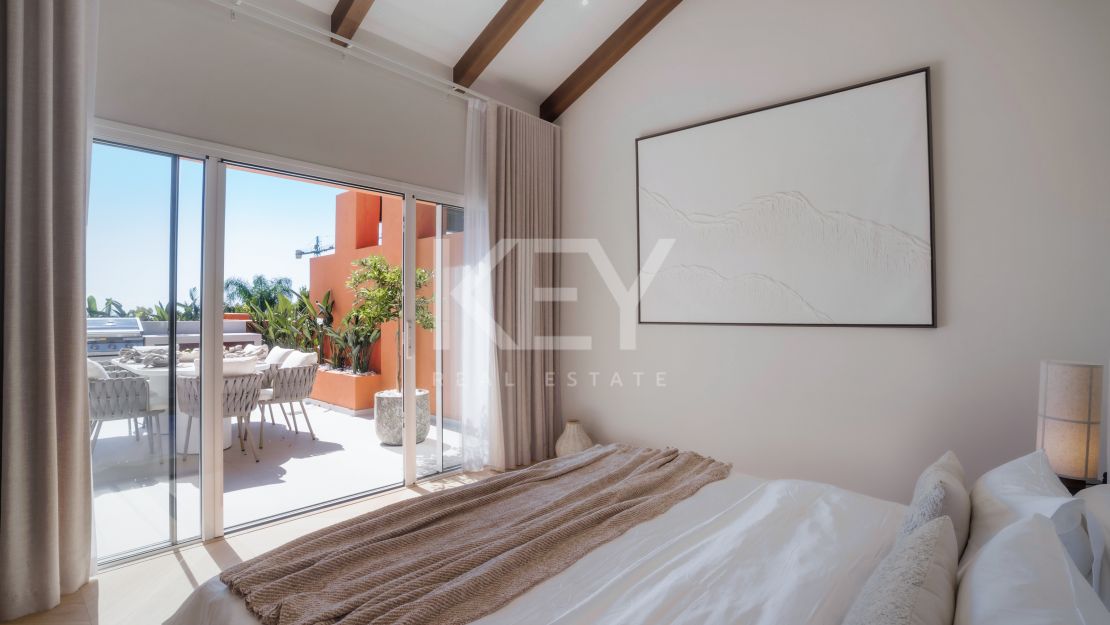 Роскошный двухуровневый пентхаус с бассейном и видом на Ла Конча в Нуэва Андалусия, Марбелья