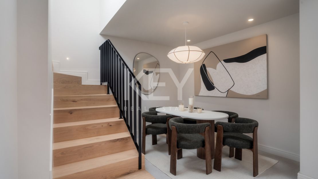 Роскошный двухуровневый пентхаус с бассейном и видом на Ла Конча в Нуэва Андалусия, Марбелья