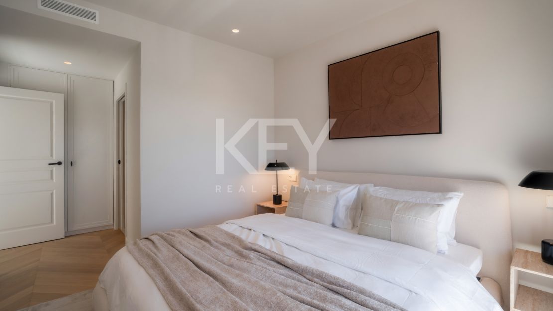 Роскошный двухуровневый пентхаус с бассейном и видом на Ла Конча в Нуэва Андалусия, Марбелья