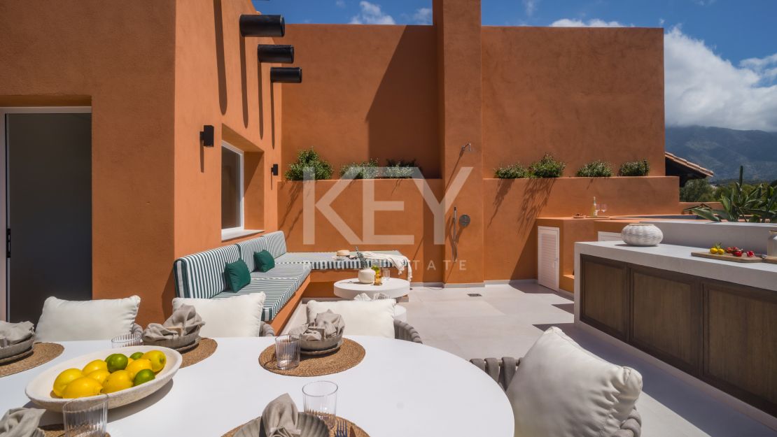 Роскошный двухуровневый пентхаус с бассейном и видом на Ла Конча в Нуэва Андалусия, Марбелья