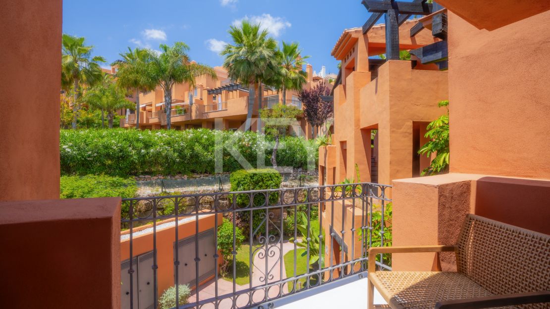 Роскошный двухуровневый пентхаус с бассейном и видом на Ла Конча в Нуэва Андалусия, Марбелья