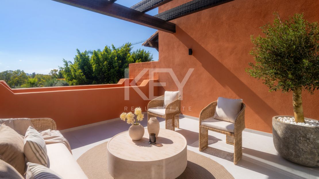 Роскошный двухуровневый пентхаус с бассейном и видом на Ла Конча в Нуэва Андалусия, Марбелья