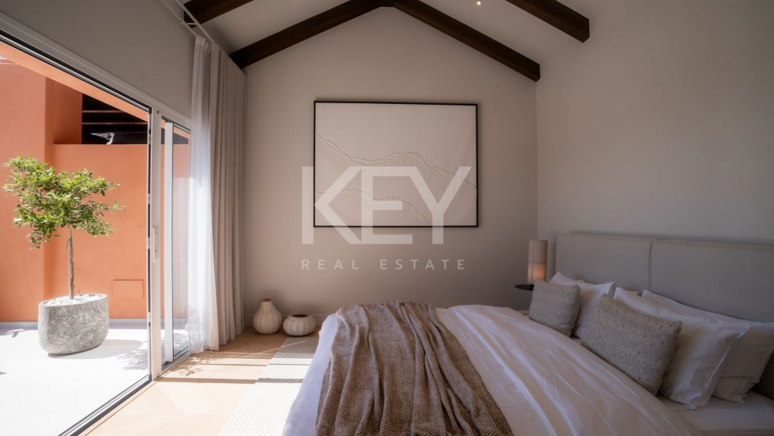 Роскошный двухуровневый пентхаус с бассейном и видом на Ла Конча в Нуэва Андалусия, Марбелья