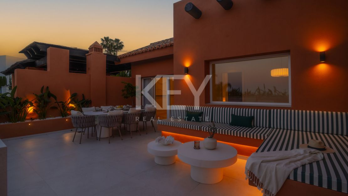 Роскошный двухуровневый пентхаус с бассейном и видом на Ла Конча в Нуэва Андалусия, Марбелья