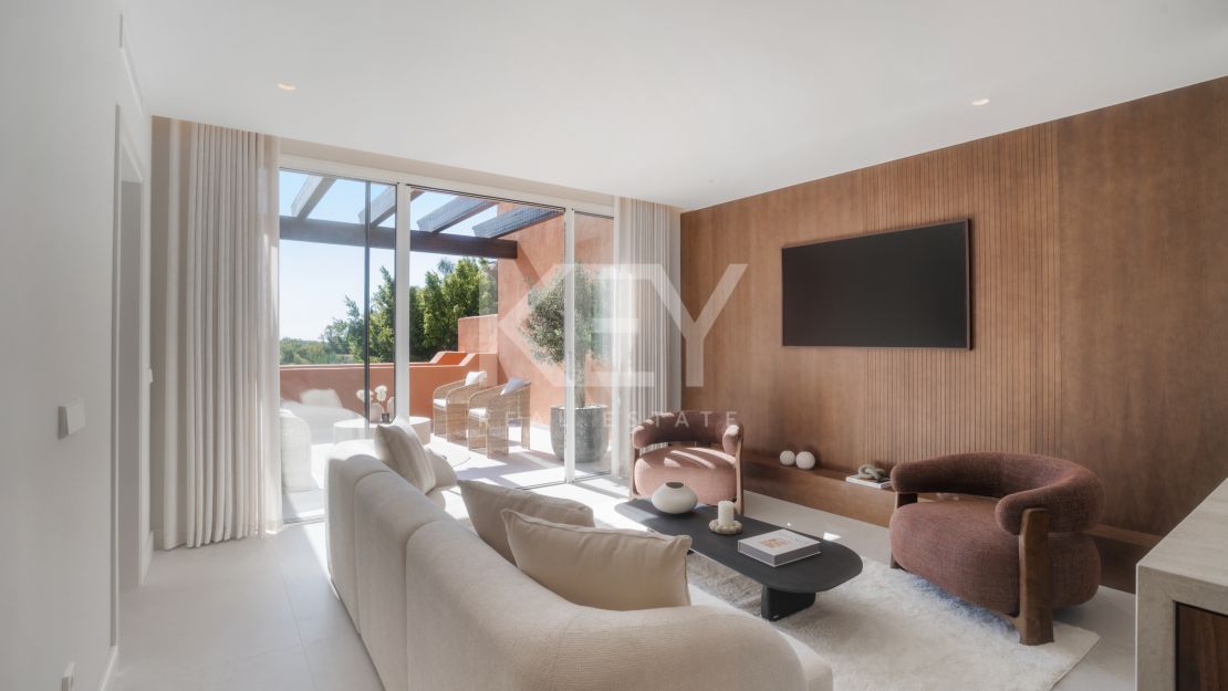 Роскошный двухуровневый пентхаус с бассейном и видом на Ла Конча в Нуэва Андалусия, Марбелья