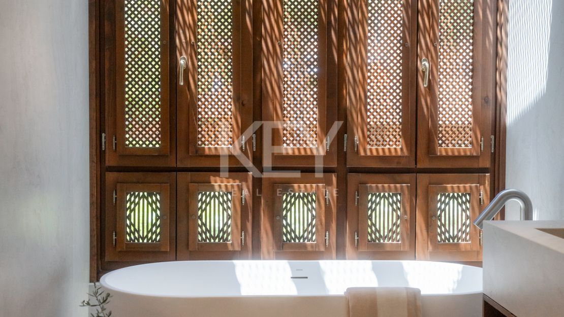 Роскошный двухуровневый пентхаус с бассейном и видом на Ла Конча в Нуэва Андалусия, Марбелья