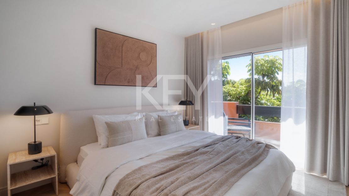 Роскошный двухуровневый пентхаус с бассейном и видом на Ла Конча в Нуэва Андалусия, Марбелья