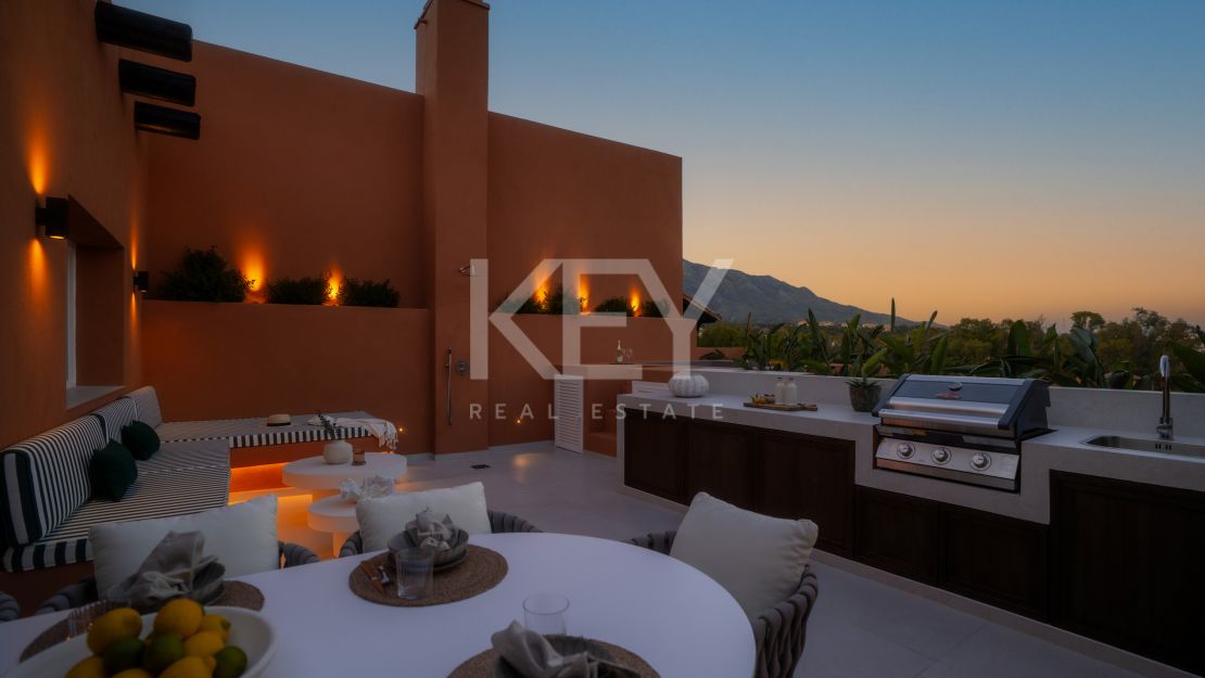 Роскошный двухуровневый пентхаус с бассейном и видом на Ла Конча в Нуэва Андалусия, Марбелья