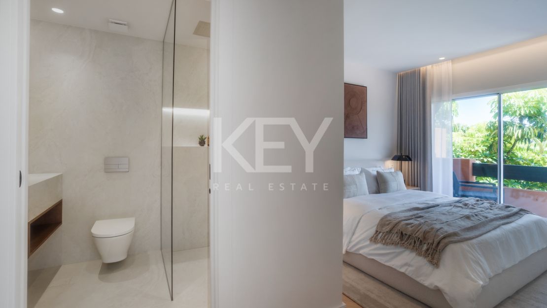 Роскошный двухуровневый пентхаус с бассейном и видом на Ла Конча в Нуэва Андалусия, Марбелья