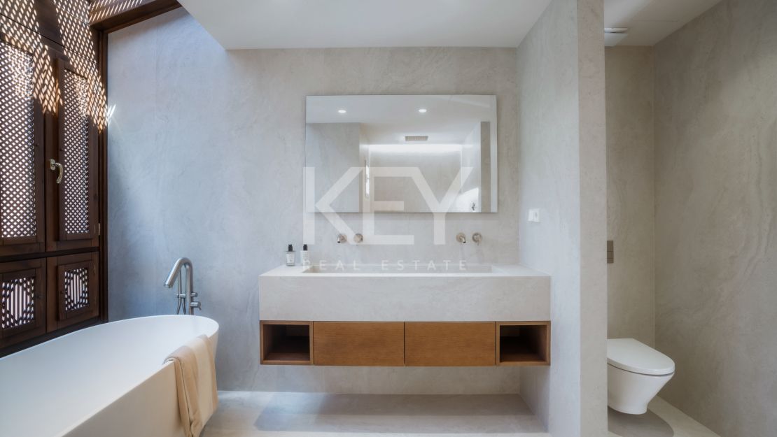 Роскошный двухуровневый пентхаус с бассейном и видом на Ла Конча в Нуэва Андалусия, Марбелья