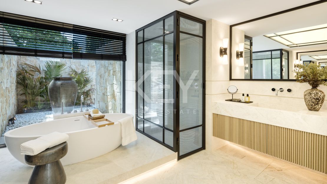 Modern golf-front Villa in the heart of Las Brisas, Nueva Andalucia