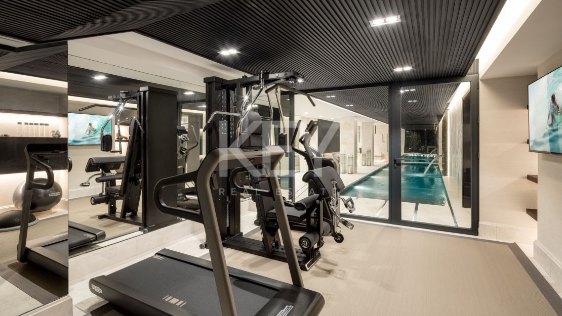 Modern golf-front Villa in the heart of Las Brisas, Nueva Andalucia