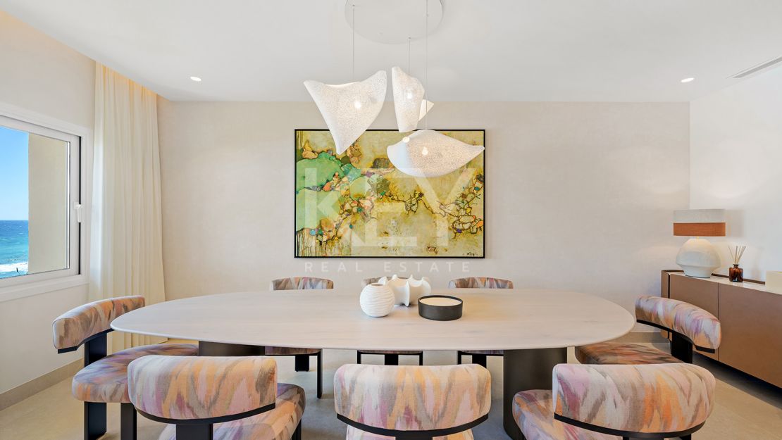 Реновированные апартаменты на первой линии моря с видом на море в Рио Реал Плайя, Восточная Марбелья