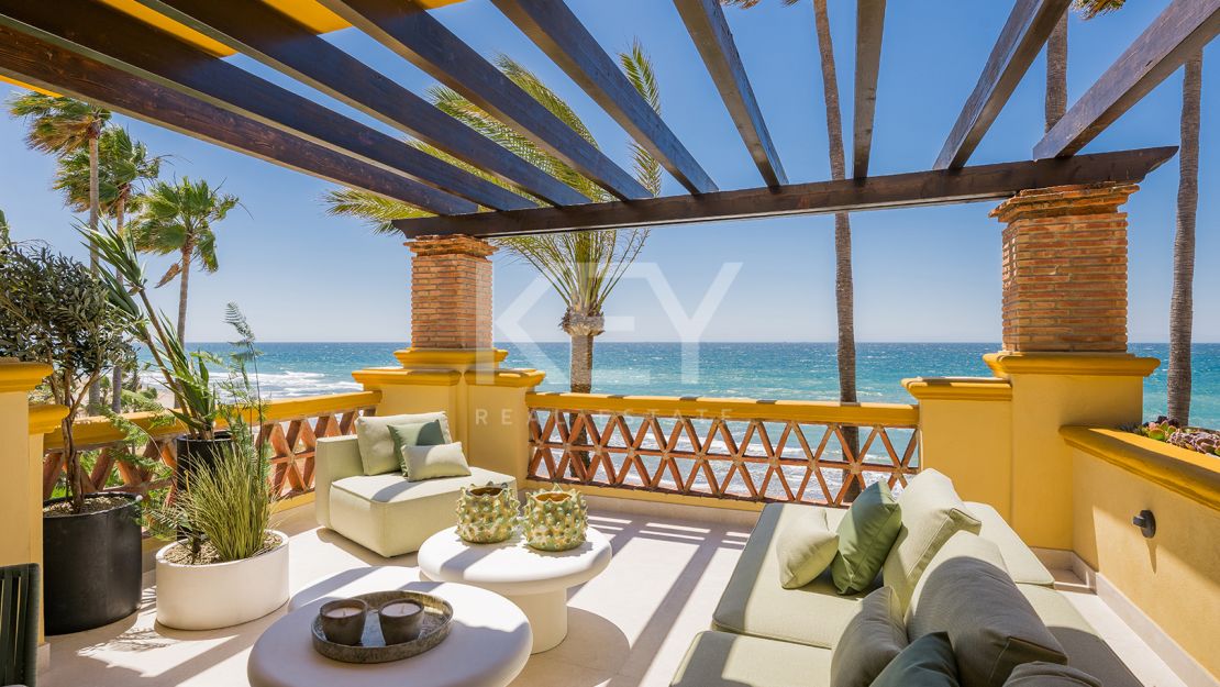 Реновированные апартаменты на первой линии моря с видом на море в Рио Реал Плайя, Восточная Марбелья