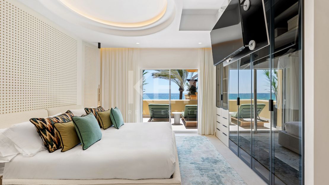 Реновированные апартаменты на первой линии моря с видом на море в Рио Реал Плайя, Восточная Марбелья