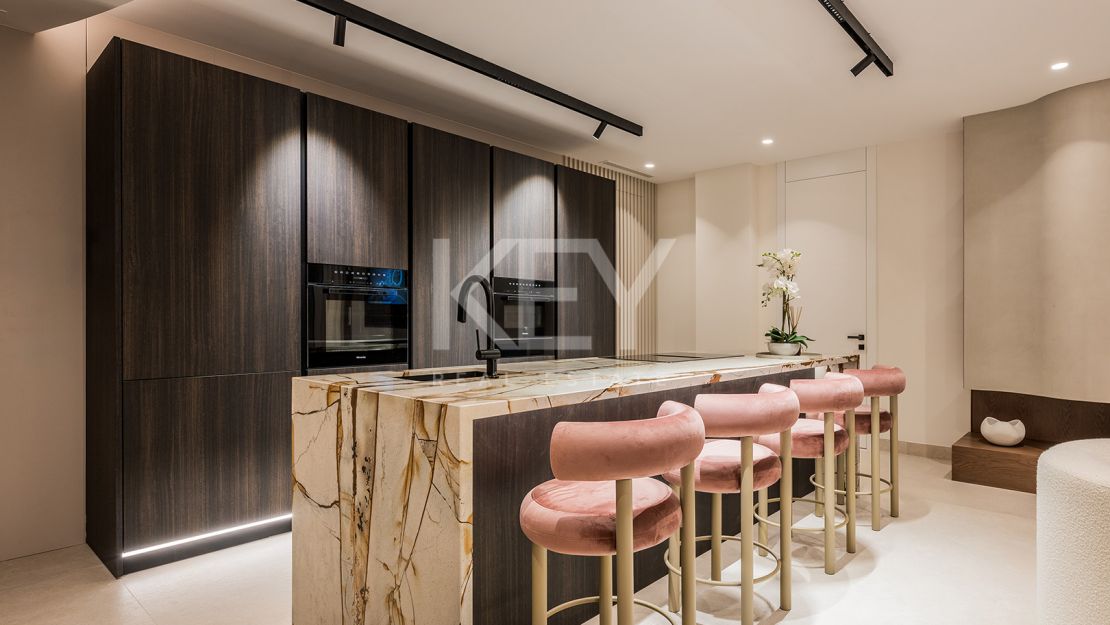 Реновированные апартаменты на первой линии моря с видом на море в Рио Реал Плайя, Восточная Марбелья