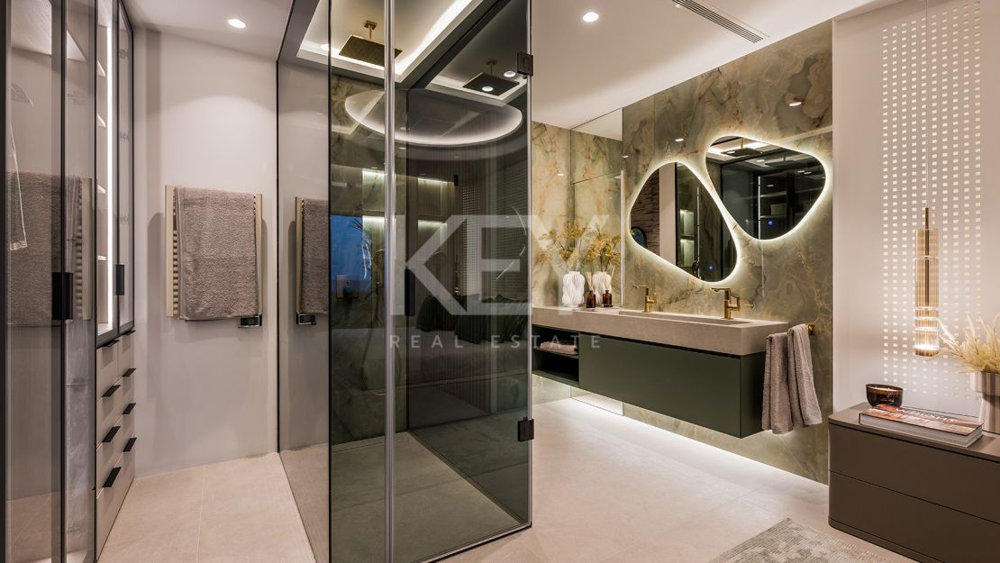 Реновированные апартаменты на первой линии моря с видом на море в Рио Реал Плайя, Восточная Марбелья