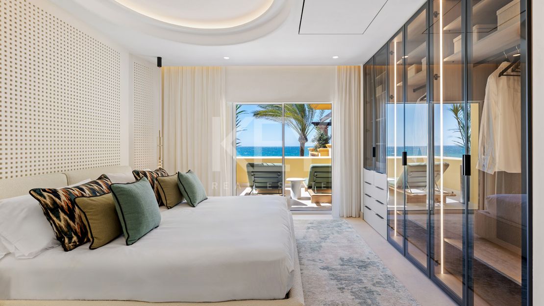 Реновированные апартаменты на первой линии моря с видом на море в Рио Реал Плайя, Восточная Марбелья