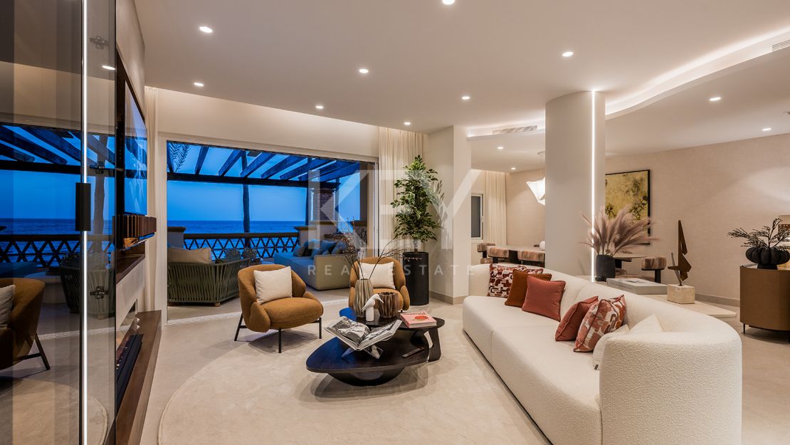 Реновированные апартаменты на первой линии моря с видом на море в Рио Реал Плайя, Восточная Марбелья