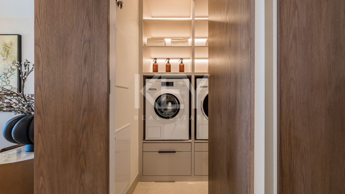 Реновированные апартаменты на первой линии моря с видом на море в Рио Реал Плайя, Восточная Марбелья