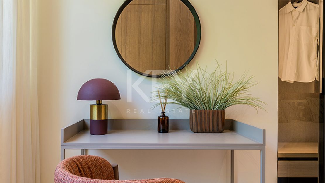 Реновированные апартаменты на первой линии моря с видом на море в Рио Реал Плайя, Восточная Марбелья