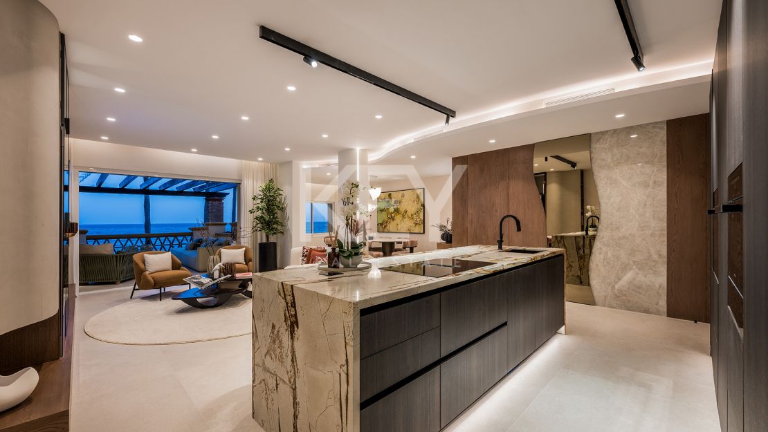 Реновированные апартаменты на первой линии моря с видом на море в Рио Реал Плайя, Восточная Марбелья