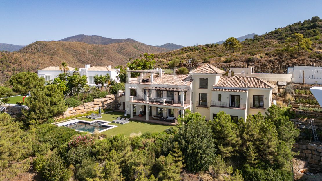 Elegant villa with panoramic views and natural serenity in Monte Mayor, Benahavís