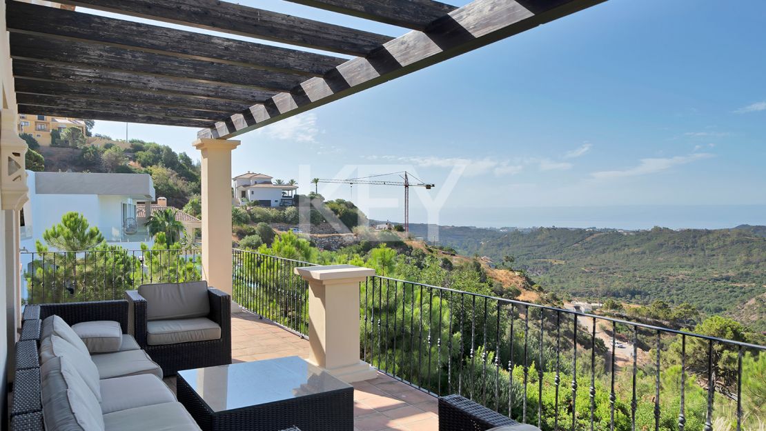 Elegant villa with panoramic views and natural serenity in Monte Mayor, Benahavís