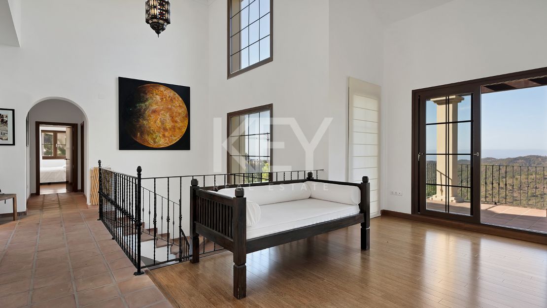 Elegant villa with panoramic views and natural serenity in Monte Mayor, Benahavís