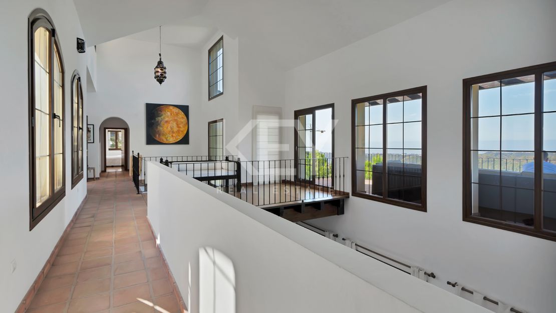 Elegant villa with panoramic views and natural serenity in Monte Mayor, Benahavís