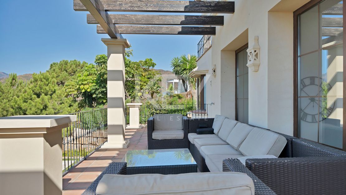 Elegant villa with panoramic views and natural serenity in Monte Mayor, Benahavís