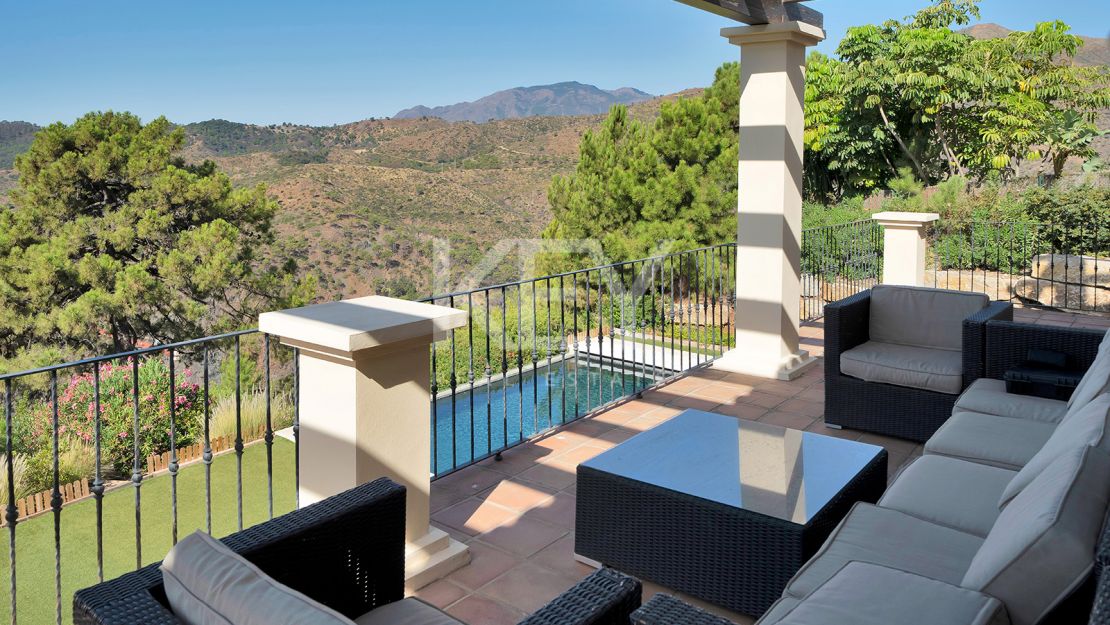Elegant villa with panoramic views and natural serenity in Monte Mayor, Benahavís
