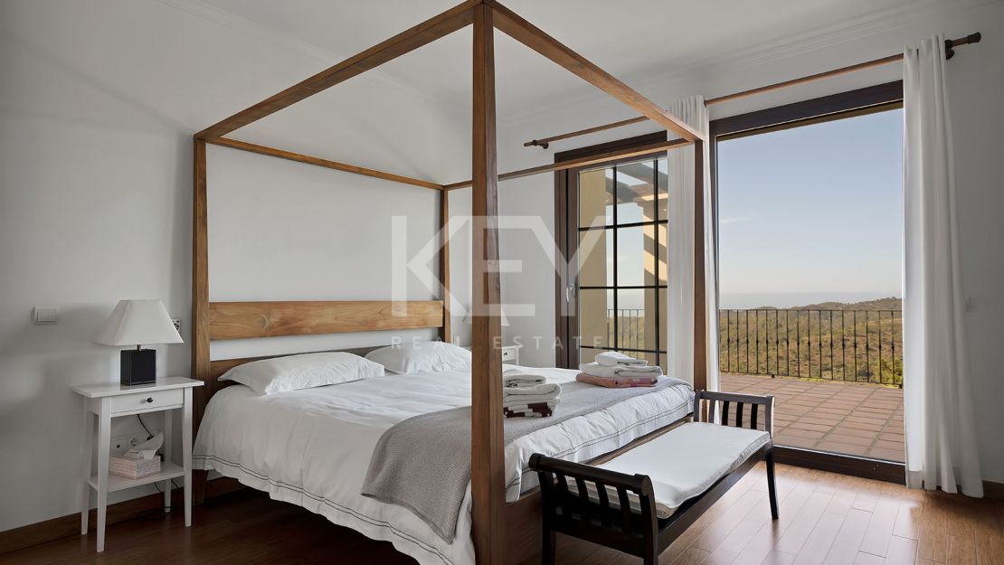 Elegant villa with panoramic views and natural serenity in Monte Mayor, Benahavís