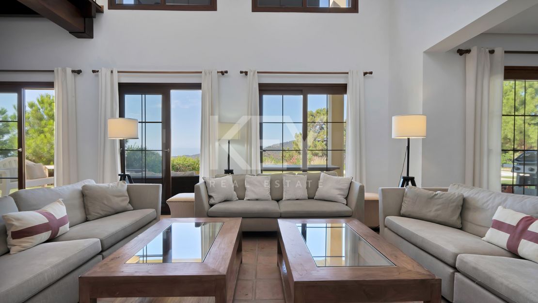 Elegant villa with panoramic views and natural serenity in Monte Mayor, Benahavís