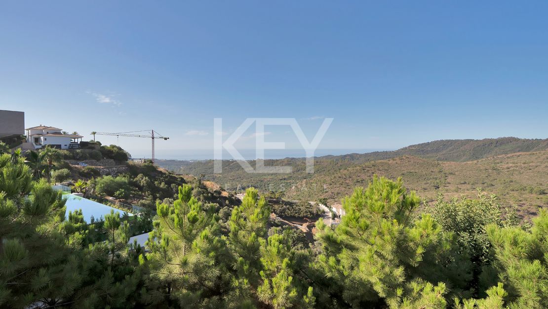 Elegant villa with panoramic views and natural serenity in Monte Mayor, Benahavís