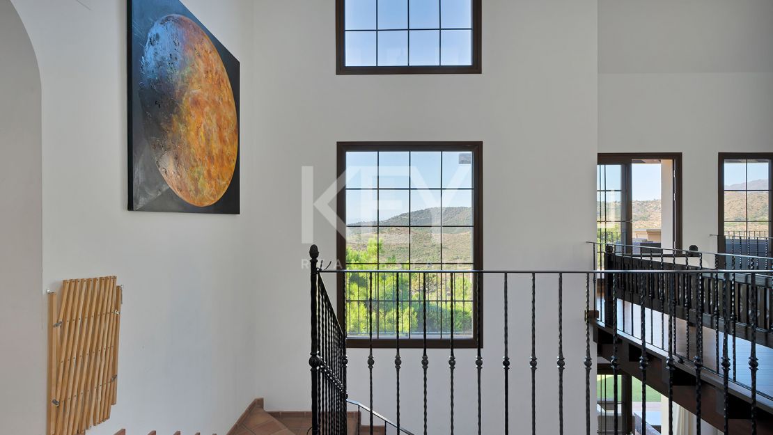 Elegant villa with panoramic views and natural serenity in Monte Mayor, Benahavís