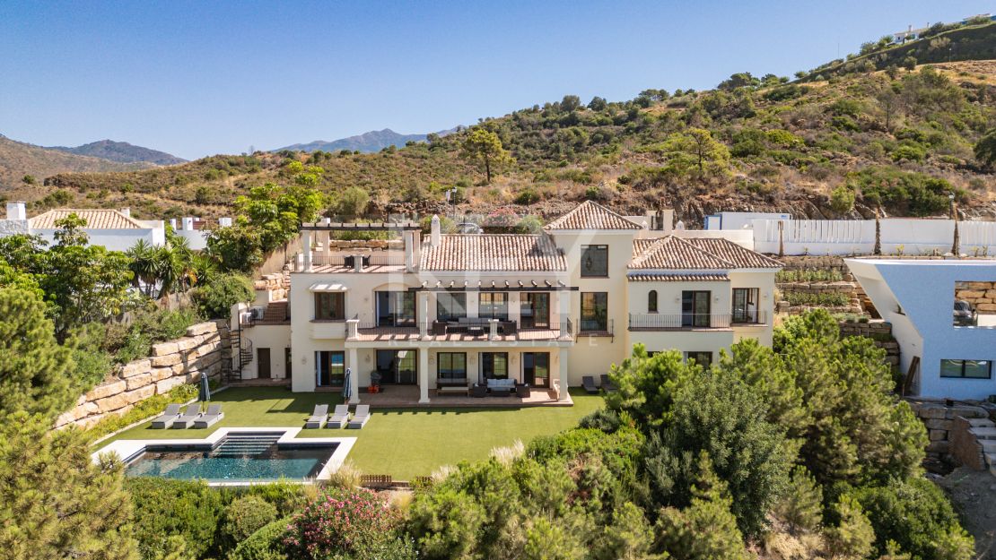 Elegant villa with panoramic views and natural serenity in Monte Mayor, Benahavís