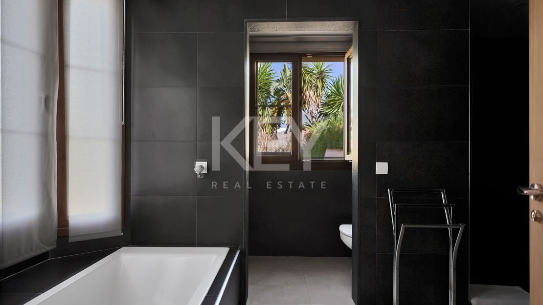 Elegant villa with panoramic views and natural serenity in Monte Mayor, Benahavís