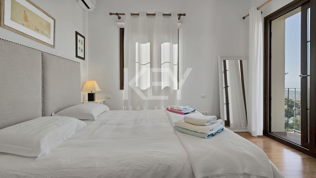 Elegant villa with panoramic views and natural serenity in Monte Mayor, Benahavís