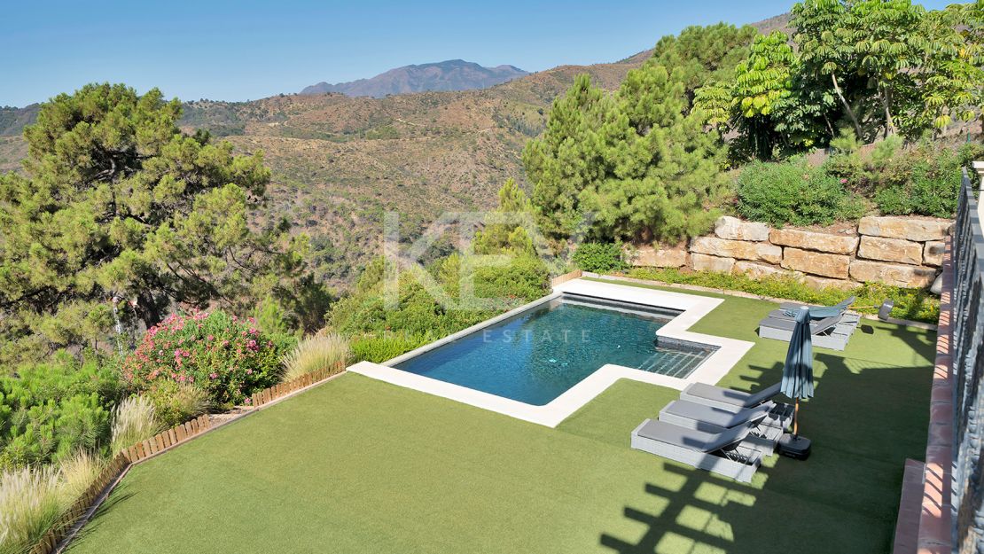 Elegant villa with panoramic views and natural serenity in Monte Mayor, Benahavís
