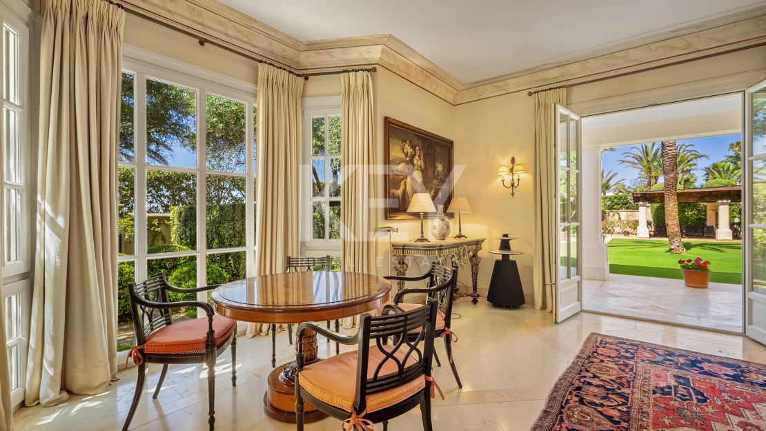 Elegant seafront residence with timeless appeal in Marbella East