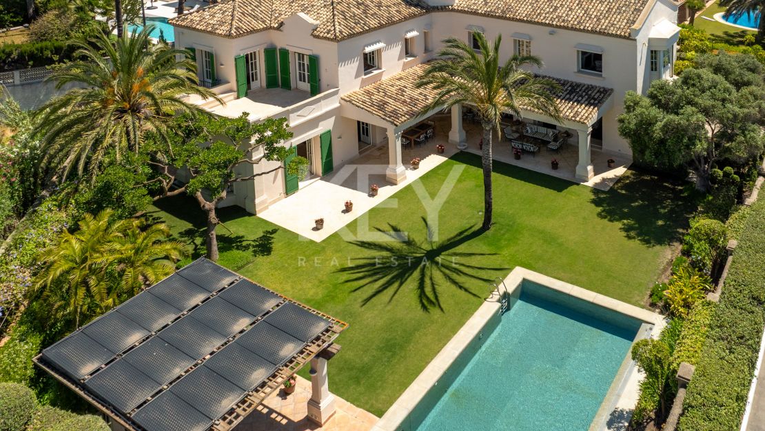 Elegant seafront residence with timeless appeal in Marbella East