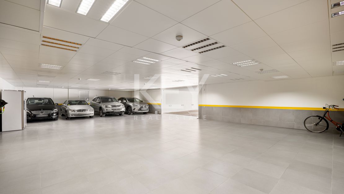 Elegant seafront residence with timeless appeal in Marbella East