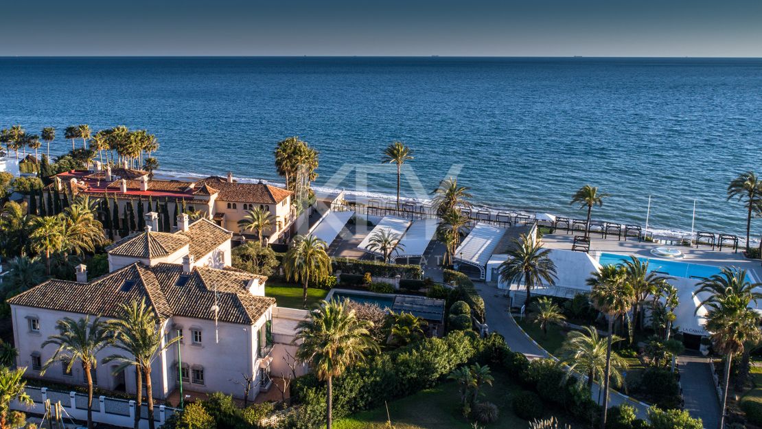 Elegant seafront residence with timeless appeal in Marbella East