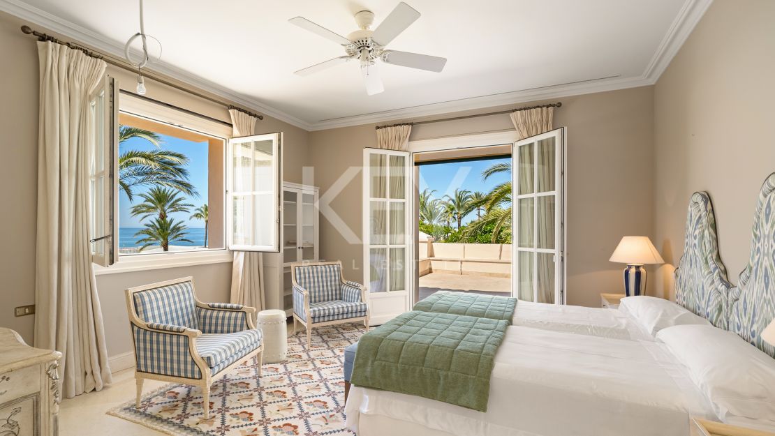 Elegant seafront residence with timeless appeal in Marbella East