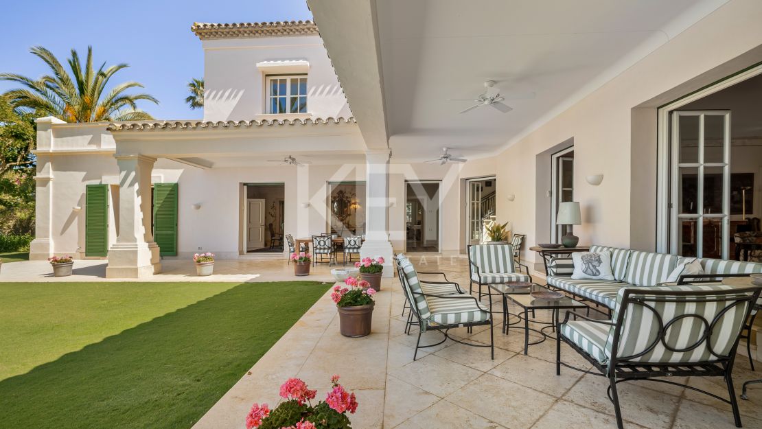 Elegant seafront residence with timeless appeal in Marbella East